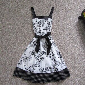 Body Central Womens Sleeveless Black & White Floral Dress Size Small